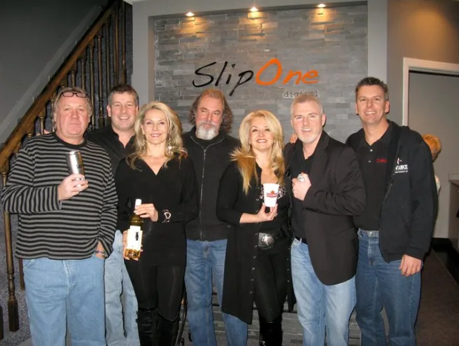 The Pub Show with Bill Perrie and Glass Tiger. The Pub Show with Bill Perrie and Glass Tiger.